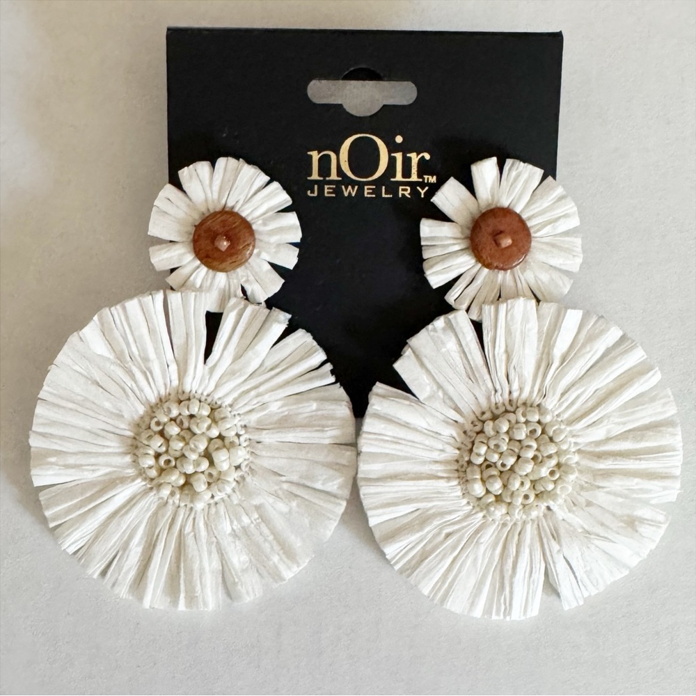 Noir Jewelry | Boho Inspired Raffia Drop Earrings - Flower - Vacation NWT